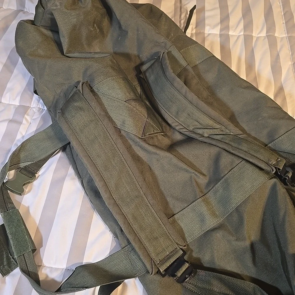 Genuine Issue Zippered Gear Improved Transport‎ Duffel Bag Olive Drab Green